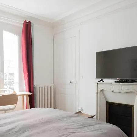 Bright 45M Haussmannian In The Heart Of Paris 아파트 *